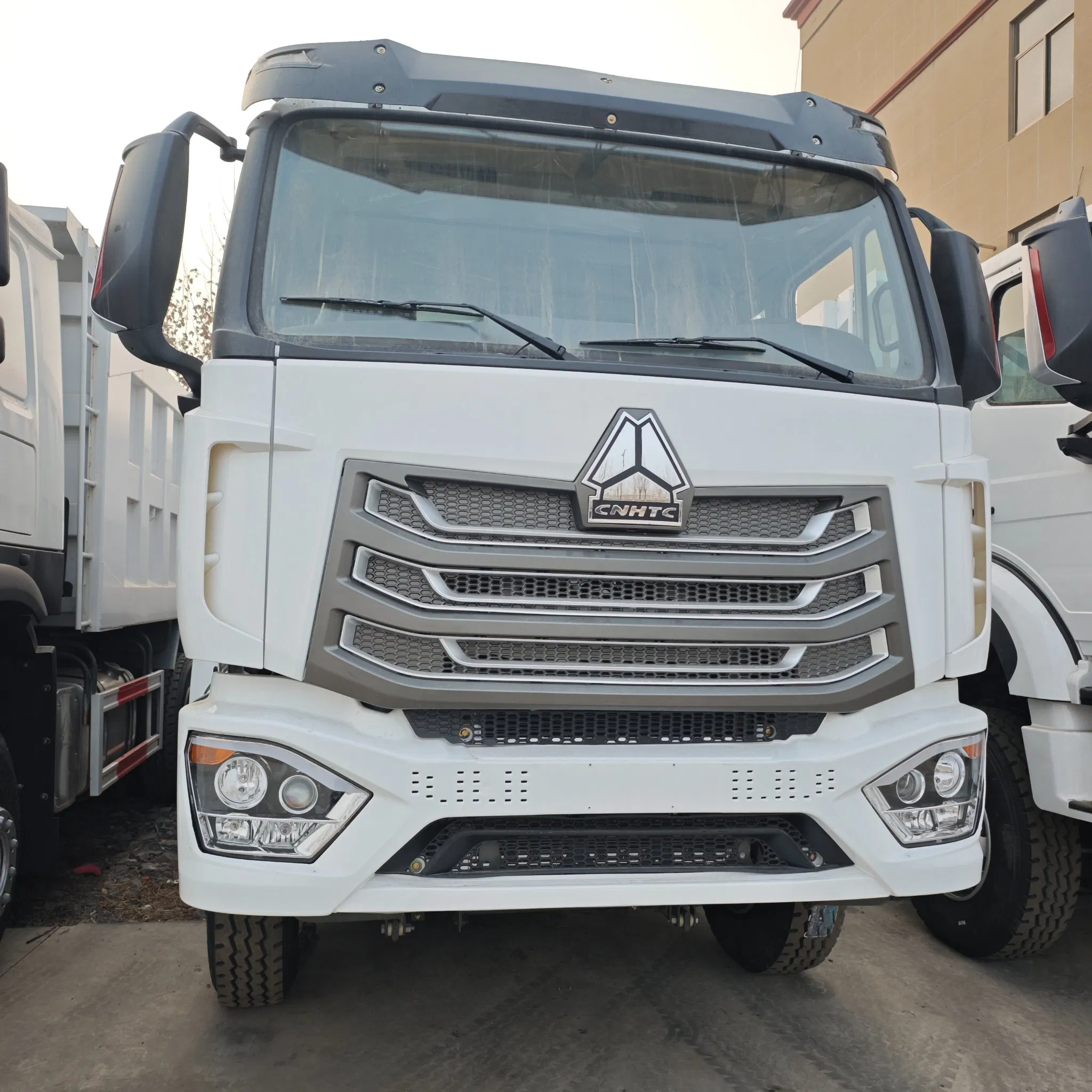 6x4 Dump Truck with Cab and Fuel Tank for Construction Site