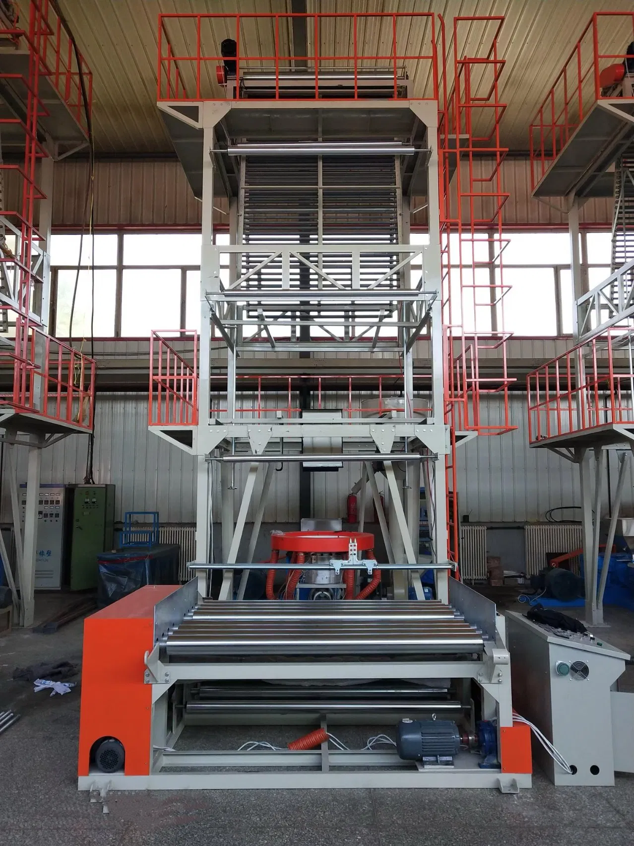 Silver and Black Dual-Color Three-Layer Co-Extrusion HDPE/LDPE/LLDPE Plastics Mulching Blown Film Machine