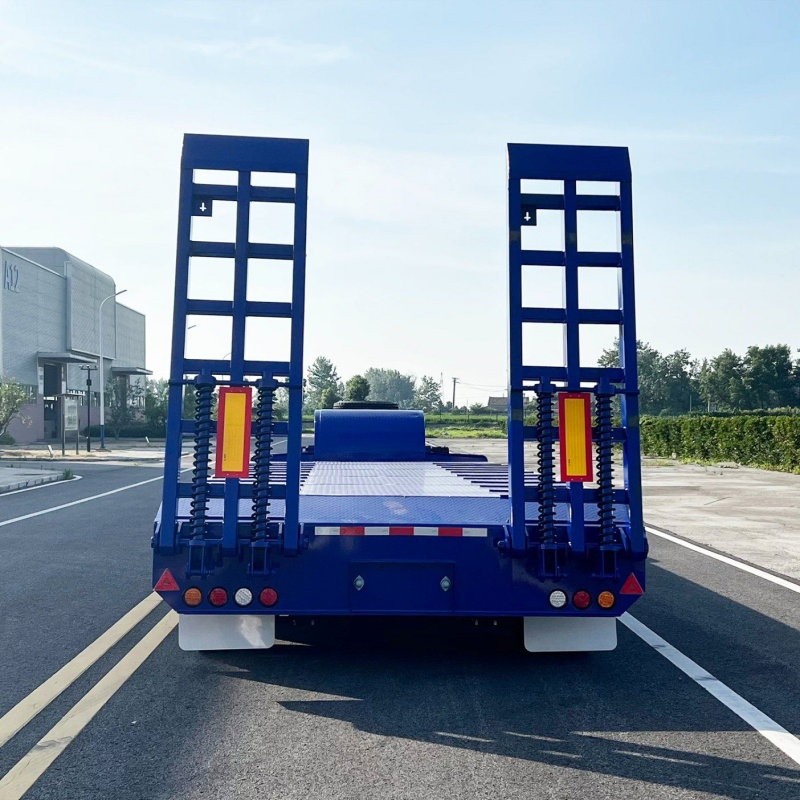 Lowbed Semi Trailer for Transport Heavy Cargo