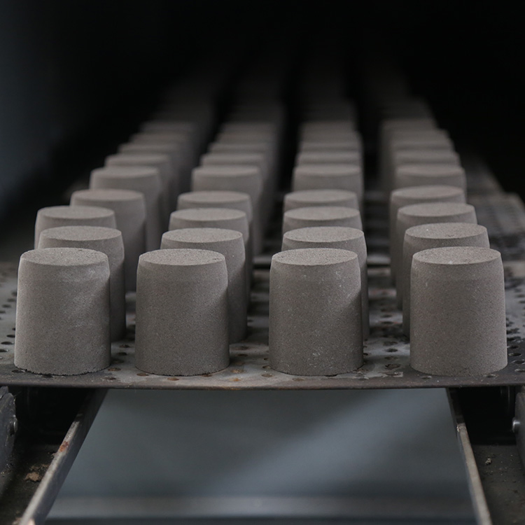 Exothermic and Insulating Sleeve for Jobbing Iron and Steel Foundries
